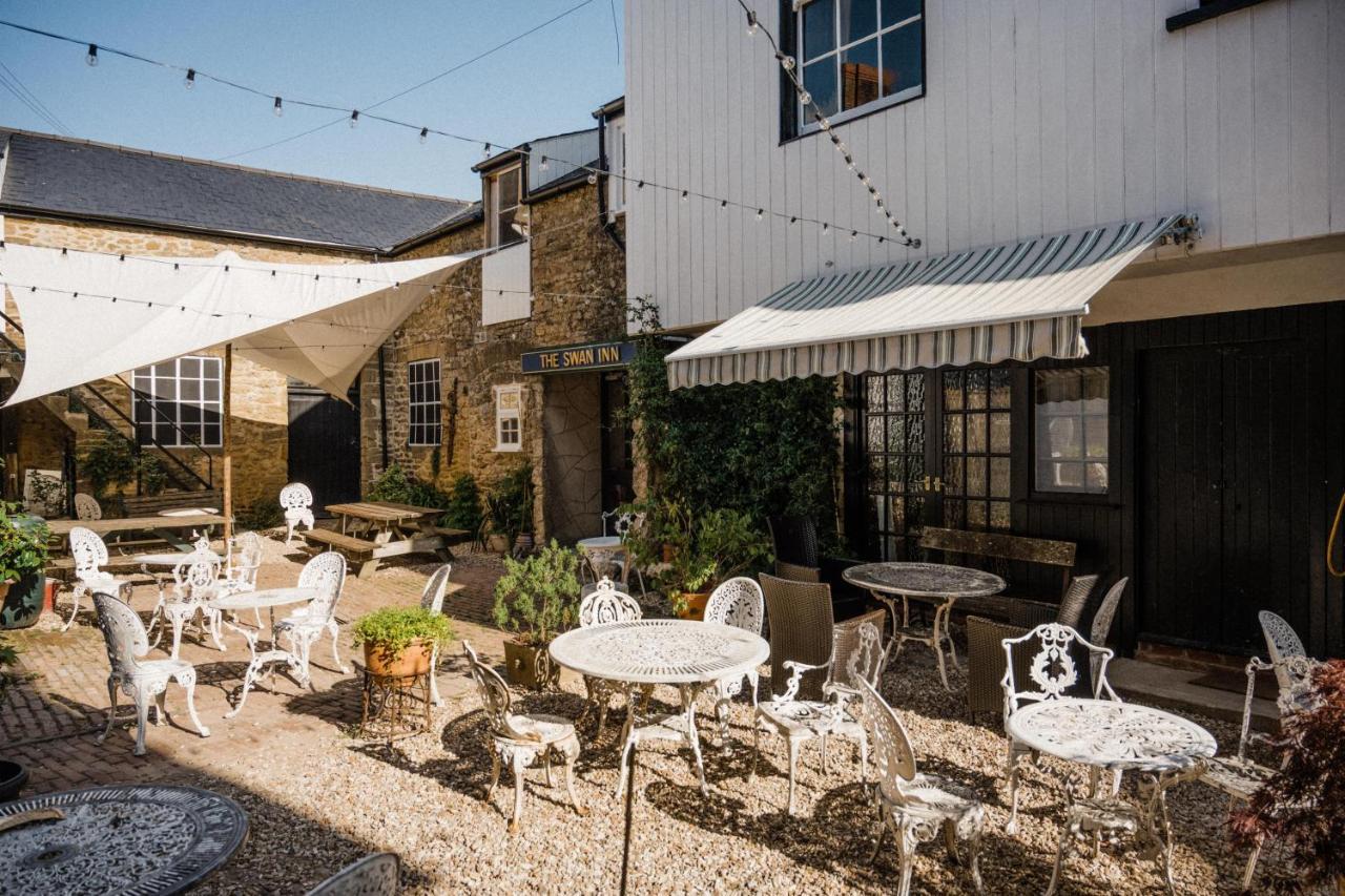 Hotel The Crooked Swan Crewkerne Exterior foto